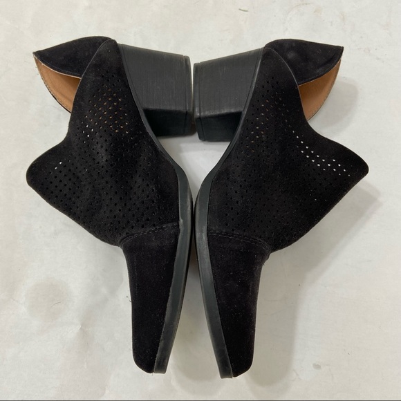 QUPID BLACK LOW HEEL ANKLE LASER CUT BOOTIES - Picture 6 of 13